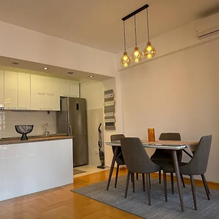 Cozy Modern & Near Center & Free Parking