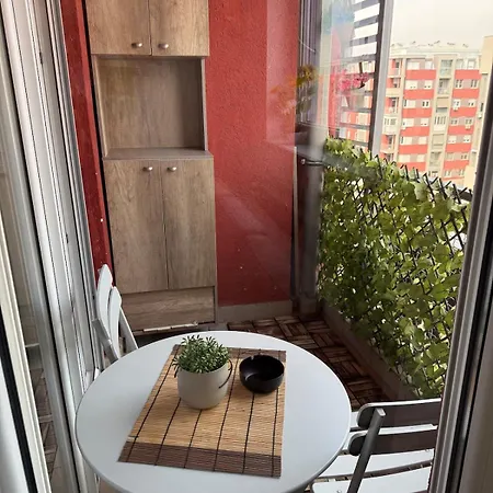 Cozy Modern & Near Center & Free Parking *