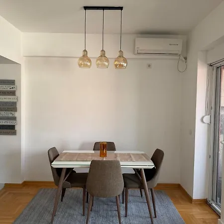 Cozy Modern & Near Center & Free Parking Apartment