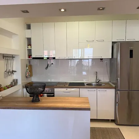 Apartment Cozy Modern & Near Center & Free Parking *