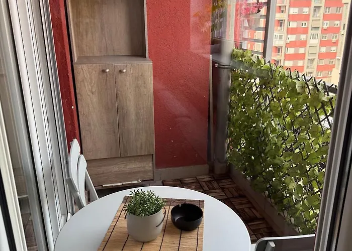 Cozy Modern & Near Center & Free Parking *