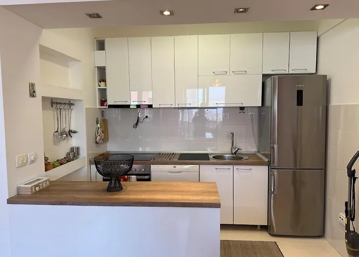 Apartment Cozy Modern & Near Center & Free Parking *